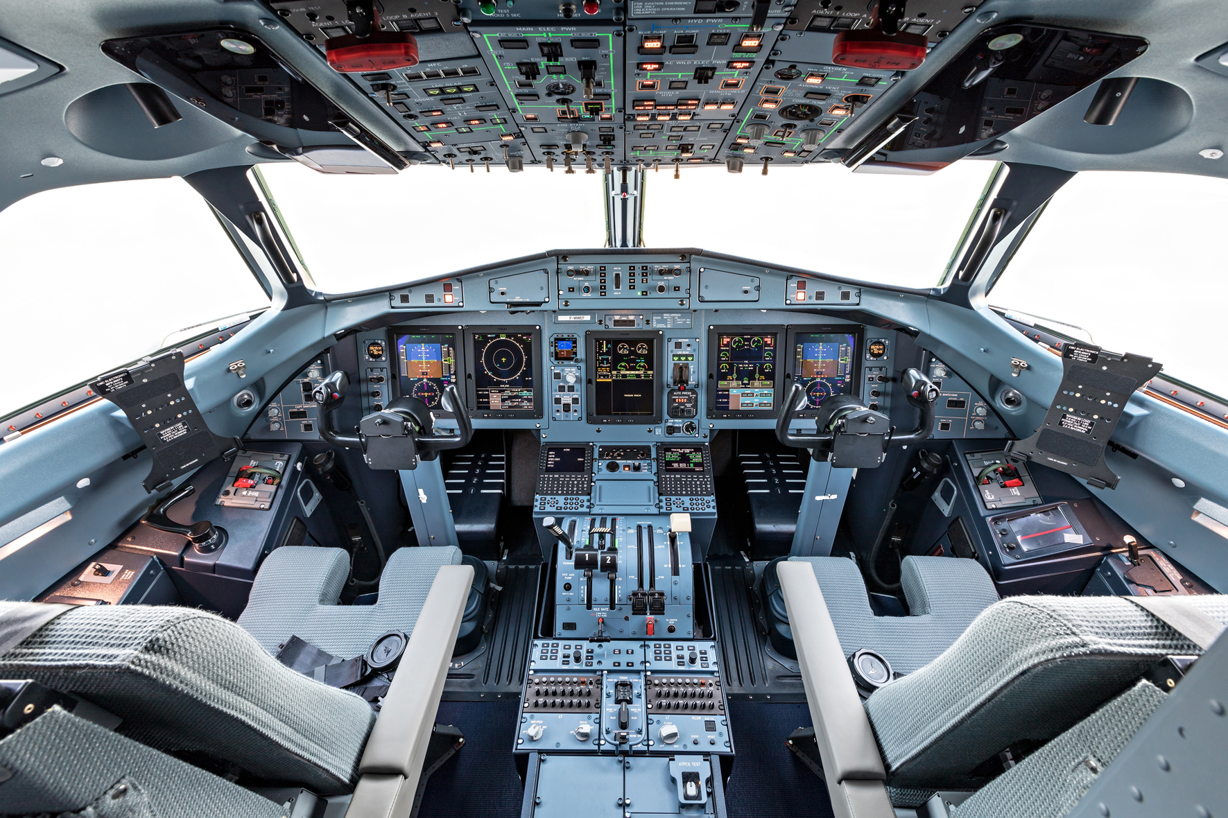 cockpit-ATR-75957MD.jpg